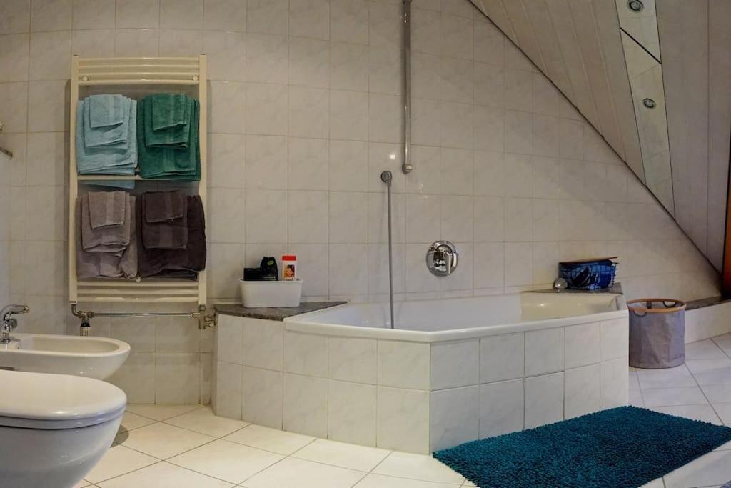 Grosse, Helle Wohnung Fuer Bis Zu 6 Personen Weinheim Εξωτερικό φωτογραφία